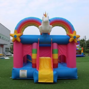 KLEINE EINHORN HÜPFBURG