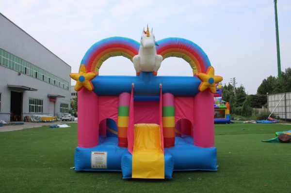 KLEINE EINHORN HÜPFBURG
