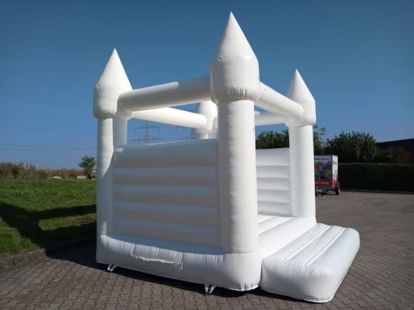 WEIßE KLEINE HÜPFBURG – Bild 2