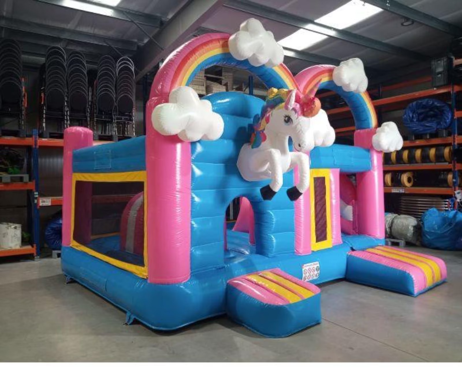 GROßE EINHORN HÜPFBURG