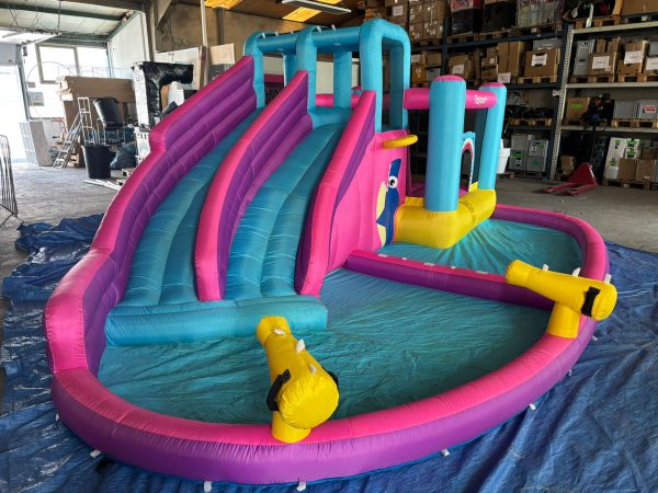 HÜPFBURG ZWEI RUTSCHEN UND ZWEI POOLS